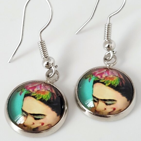Vintage Frida Kahlo Image Earrings Drop 1/2" Diameter - Picture 1 of 7